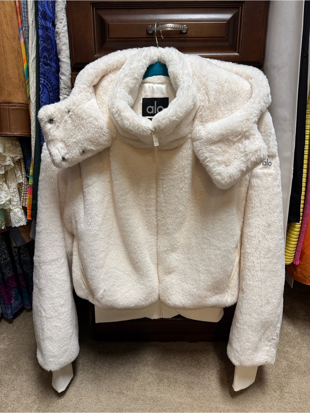 ALO Yoga Faux Fur Foxy Jacket NWOT - Picture 2 of 7